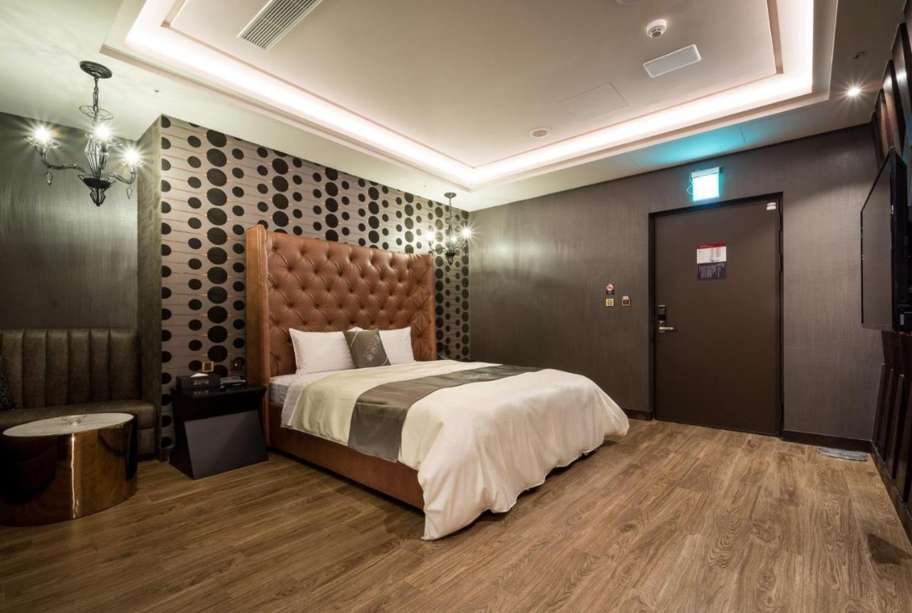 Icolour Villa Motel Taichung Eksteriør bilde